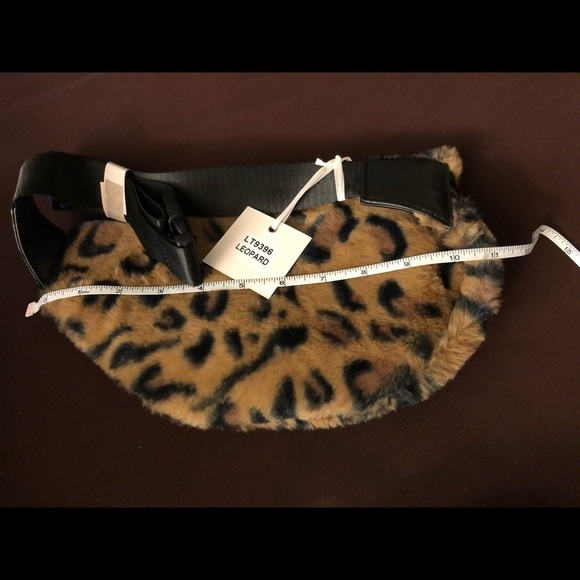Leopard Faux Fur Fannypack - Picture 4 of 4
